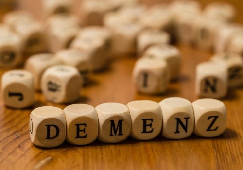 Demenz, Alzheimer, Gedächtnisprobleme, Demenztest, Angehörige von Menschen mit Demenz